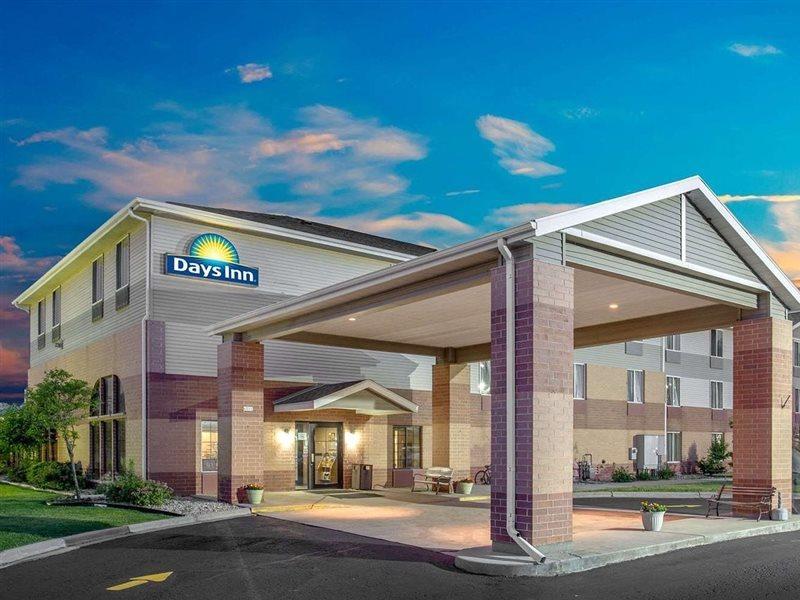 Days Inn By Wyndham Madison Ne/Windsor Esterno foto