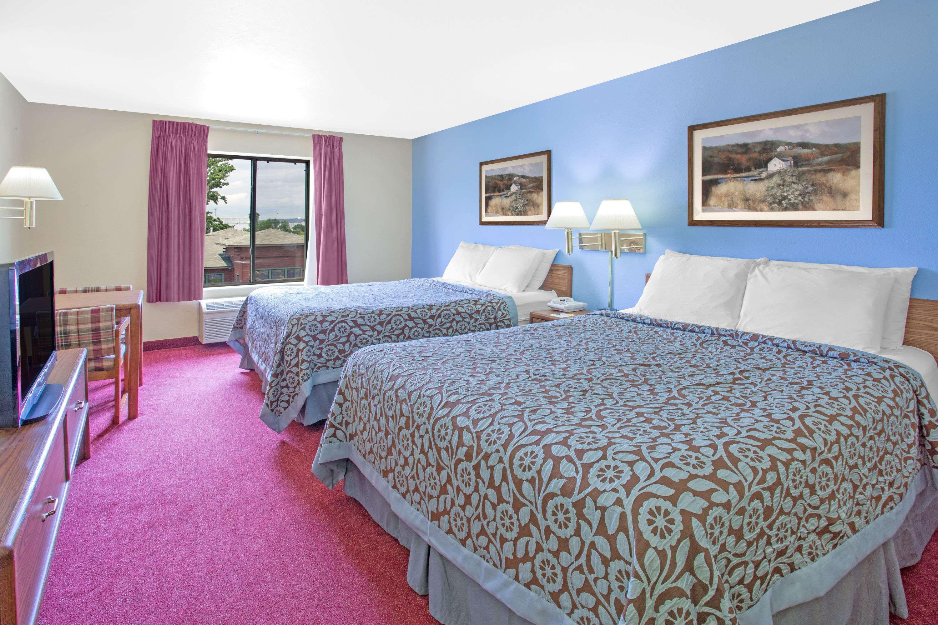 Days Inn By Wyndham Madison Ne/Windsor Esterno foto