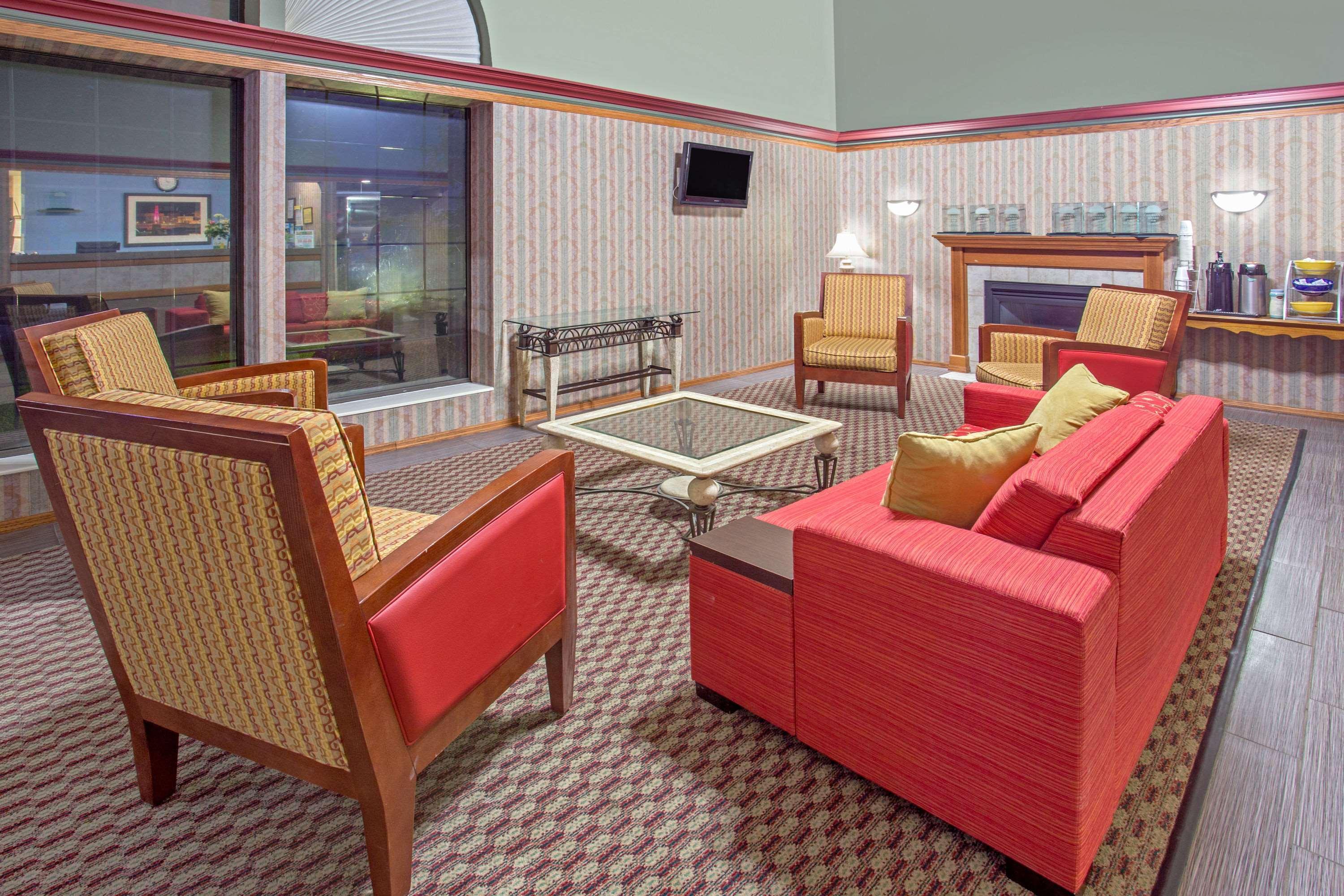 Days Inn By Wyndham Madison Ne/Windsor Esterno foto