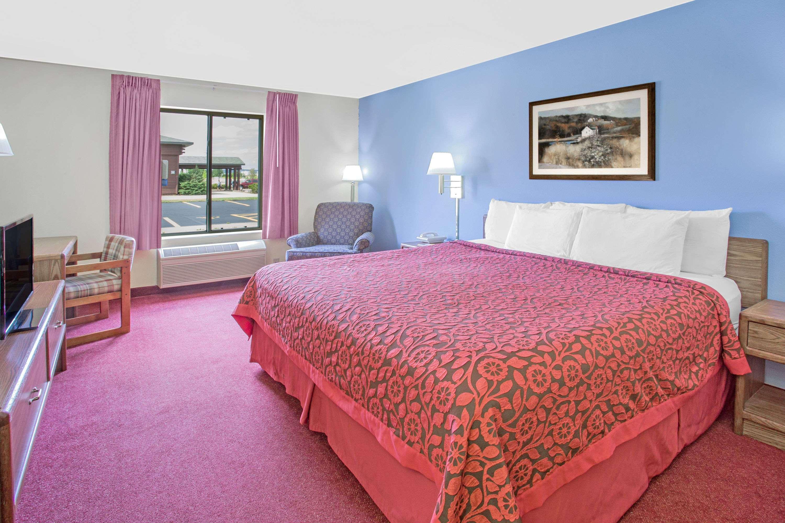 Days Inn By Wyndham Madison Ne/Windsor Esterno foto