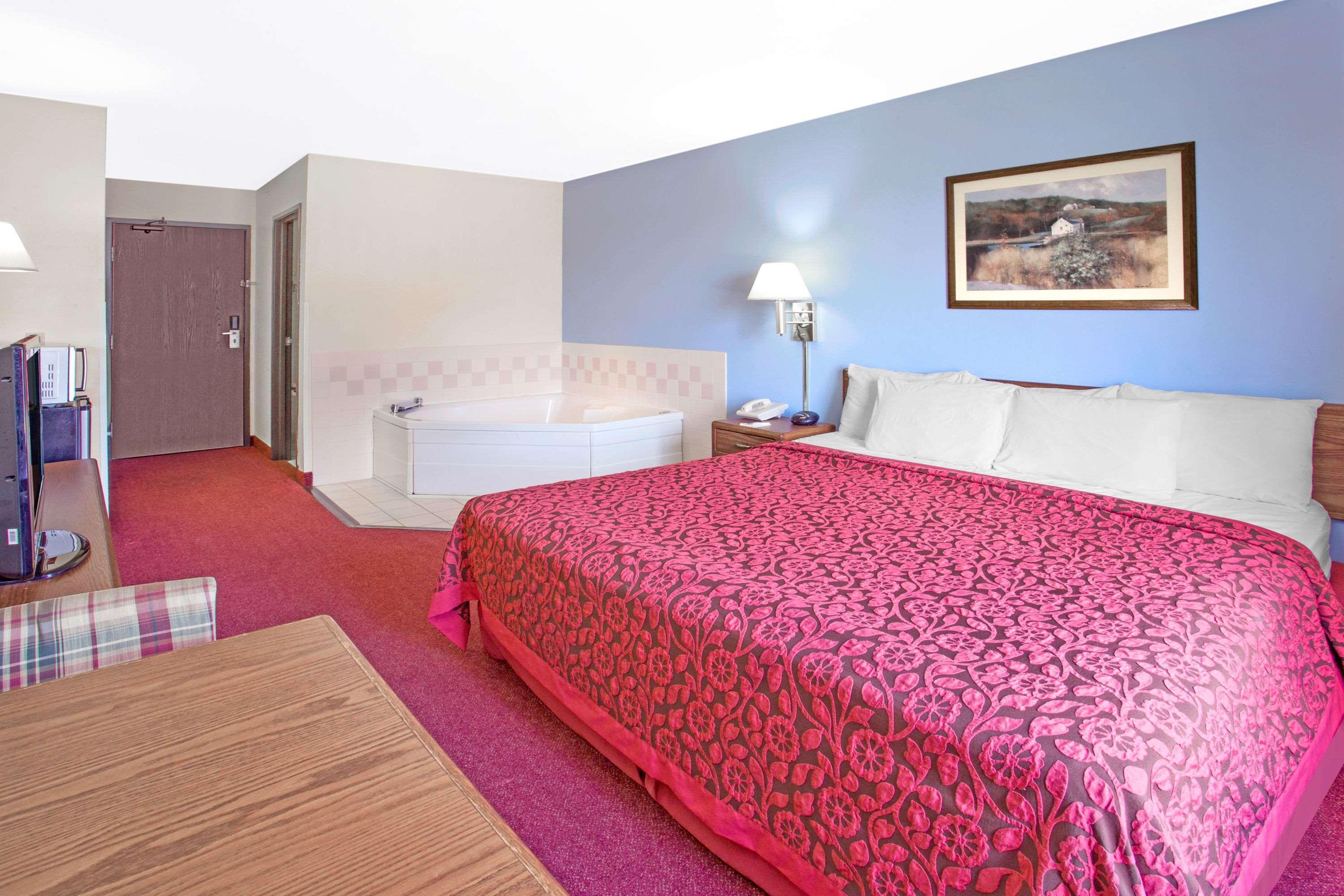 Days Inn By Wyndham Madison Ne/Windsor Esterno foto